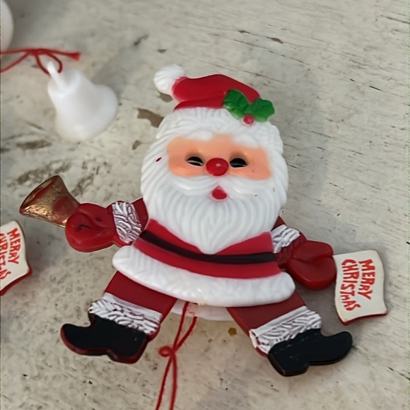 Lot MCM Hong Kong articulated movable Santa & Snowman pin brooch - Picture 2 of 6